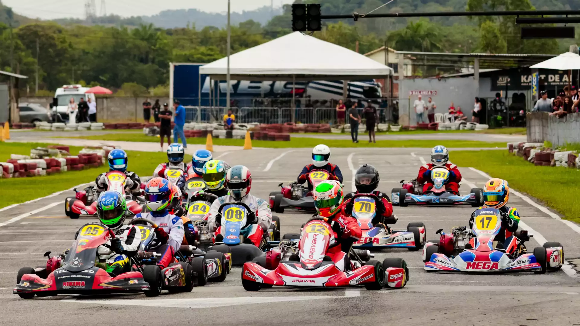 Largada no Kartódromo de Guapimirim - Léo Almeida