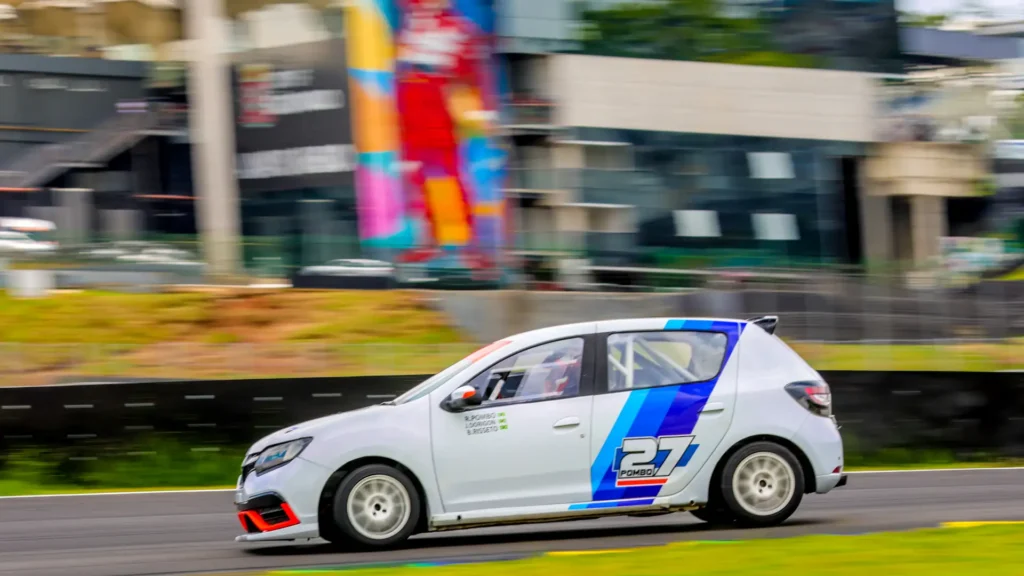 Renault Sandero da Pombo Racing - Divulgação