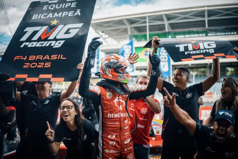 Heitor Dall'Agnol comemora título da F4 Brasil com a TMG Racing, sua equipe